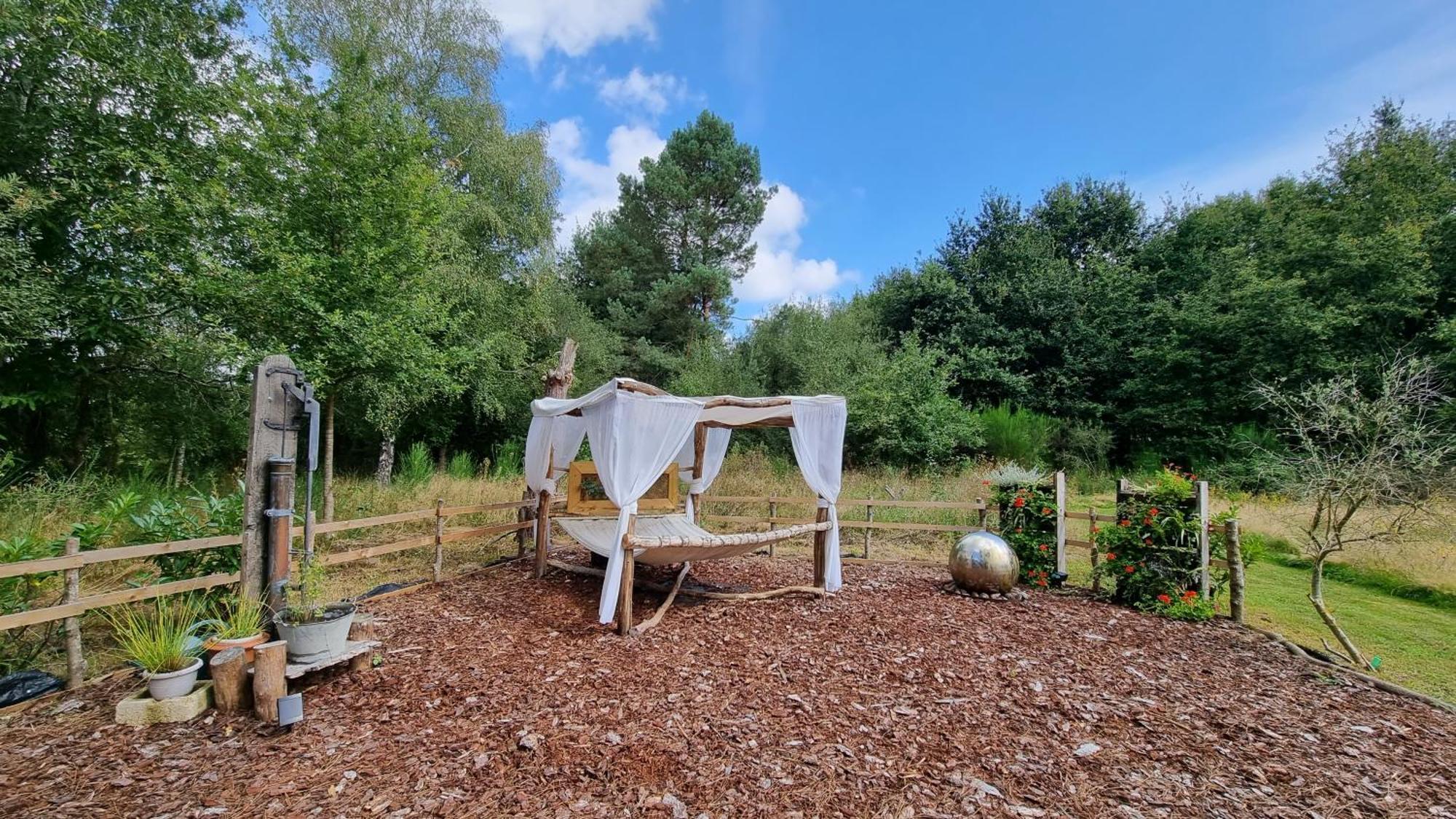 Luxury Bell Tent At Camping La Fortinerie Mouliherne Exterior photo